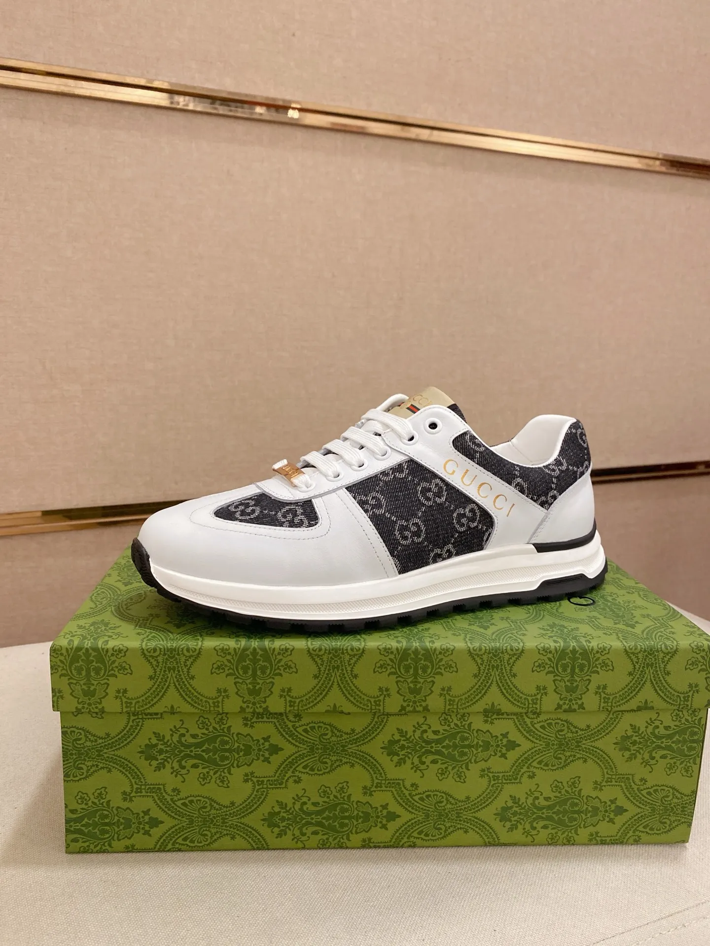 Men's clothing and shoes💰 400💰🇮🇹🇮🇹GUCCI (Gucci) top 🔍🔍 new models are on sale at the same time, the upper 🇮🇹 is imported Italian first-layer cowhide, the lining is fully imported sheepskin 💪💪, completely 1⃣️compared 1⃣️Reproduction🇮🇹💪💪, ⚠Sole: The original sole is specially provided by the original factory, the exclusive movable molded sole is super comfortable, ⚠Original factory follow-up goods, 🔍🔍high quality, you can enter and leave the counter at will, welcome to compare⚠. Code number: 38-44 (45 is custom-made and cannot be returned or exchanged)